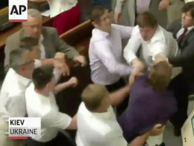 Brawl Breaks Out in Ukraine Parliament Over Flight MH-17 Vote