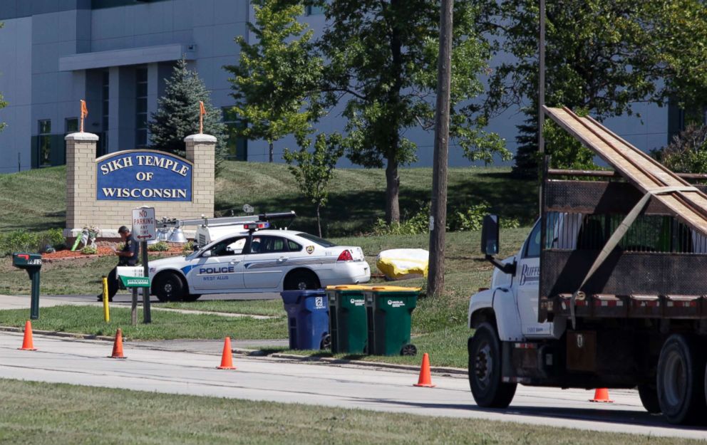 PHOTO: Police officials stand guard outside the Sikh Temple of Wisconsin August, 7, 2012 in Oak Creek Wisc.