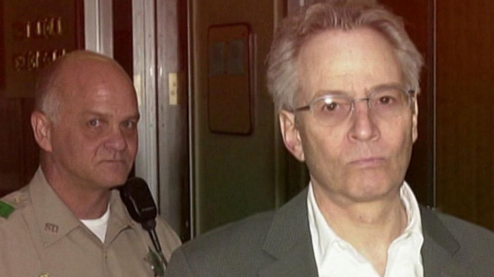 Video Real Estate Heir Robert Durst Charged With Murder Waives