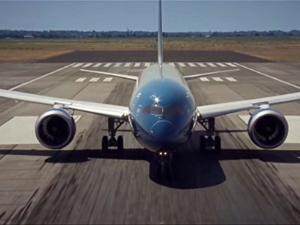 New Boeing 787-9 Dreamliner Makes Dizzying Takeoff in Test Flight