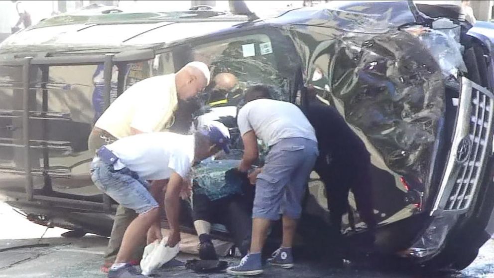 Driver Rescued by Good Samaritans After His SUV Flips Over - ABC News