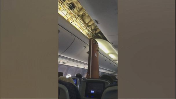 Video United Airlines Plane Lands Safely After Panels Come Off ...