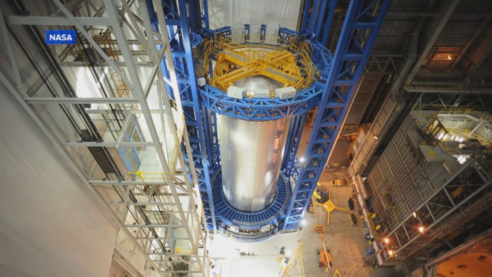 In 60 Seconds: NASA Engineers Construct a Rocket Fuel Tank Video - ABC News