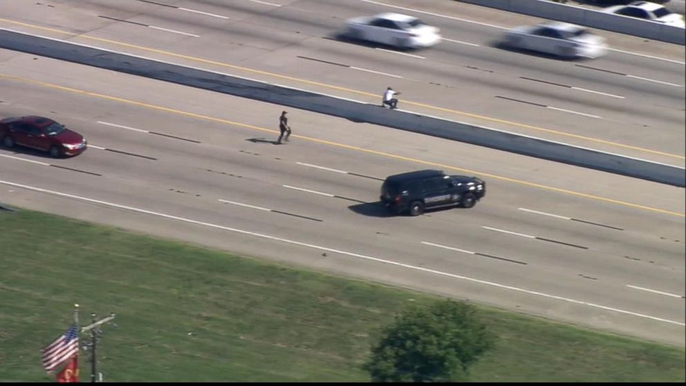 Video Police Chase In Texas Leads To Suspect Stun Gunned On Highway   161011 Wn Index1 16x9 992 