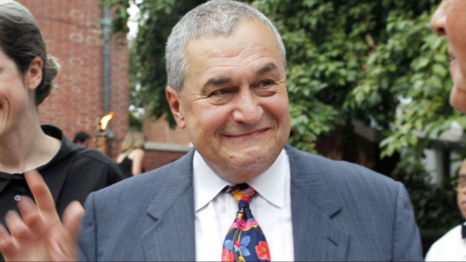 Tony Podesta steps down from lobbying group amid Mueller investigation ...