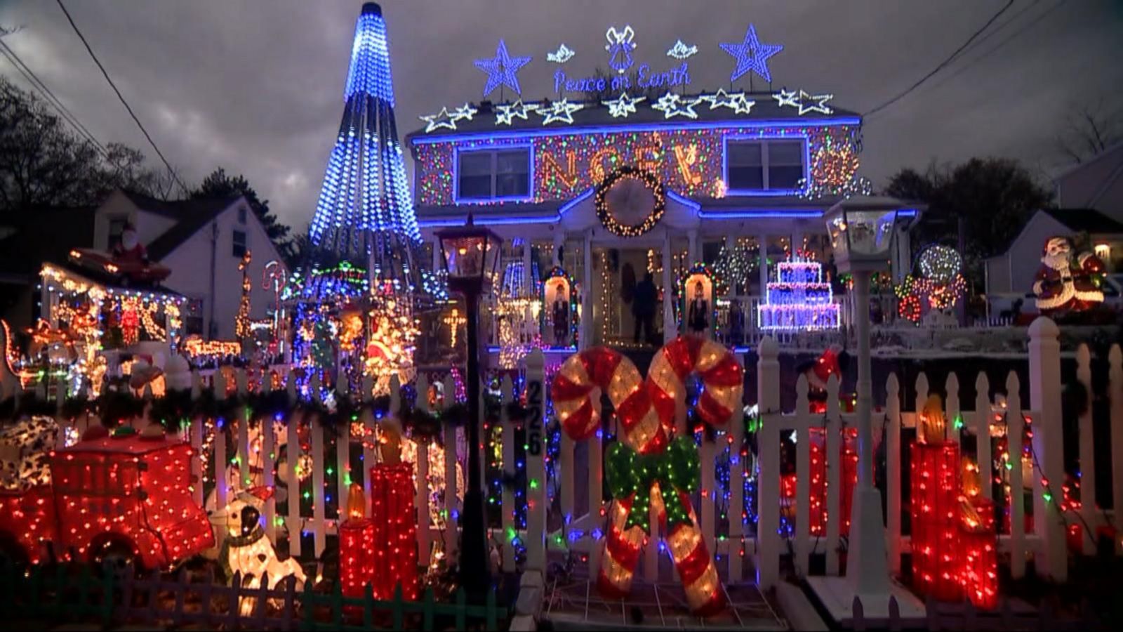 Families with the best Christmas light displays Good Morning America