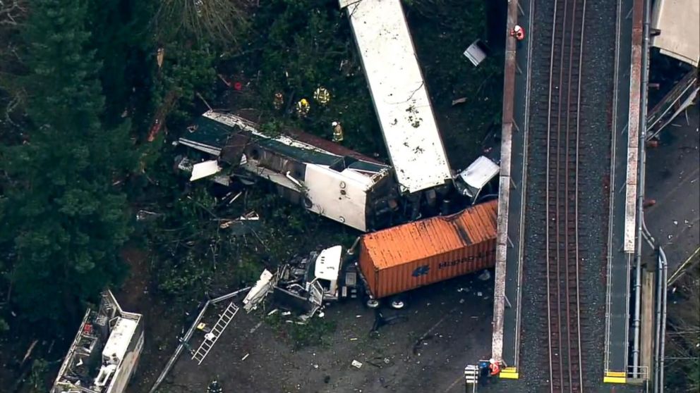 Video 'Multiple fatalities' after Amtrak train derails near Tacoma ...