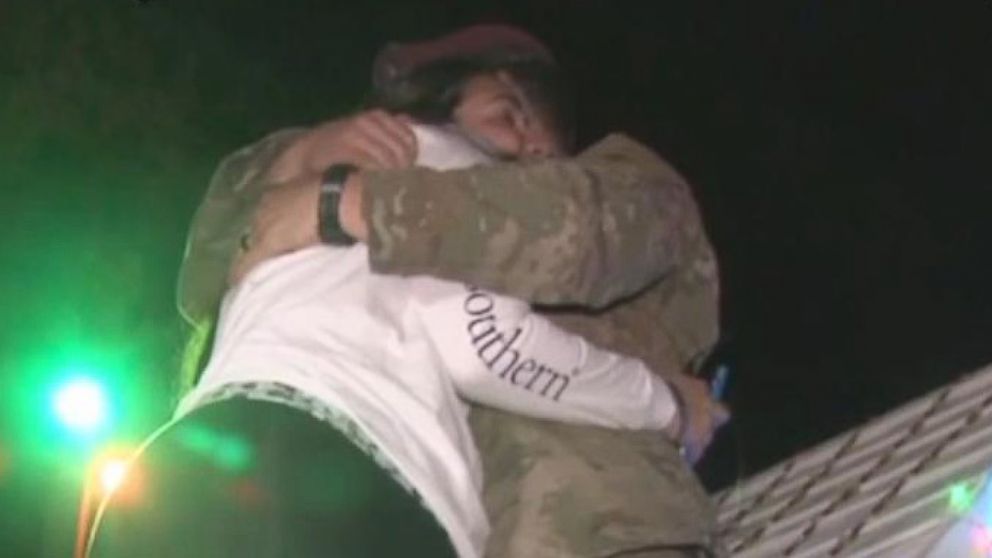 Returning Soldier Surprises Wife During Photo Shoot Video Abc News 8557