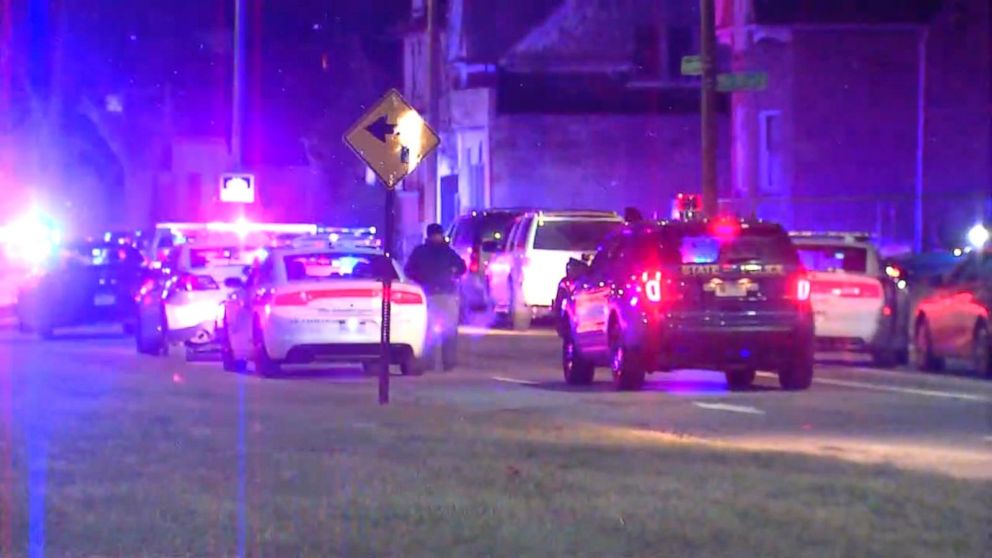 Video Detroit Officer In Critical Condition After Shooting, Suspect In ...