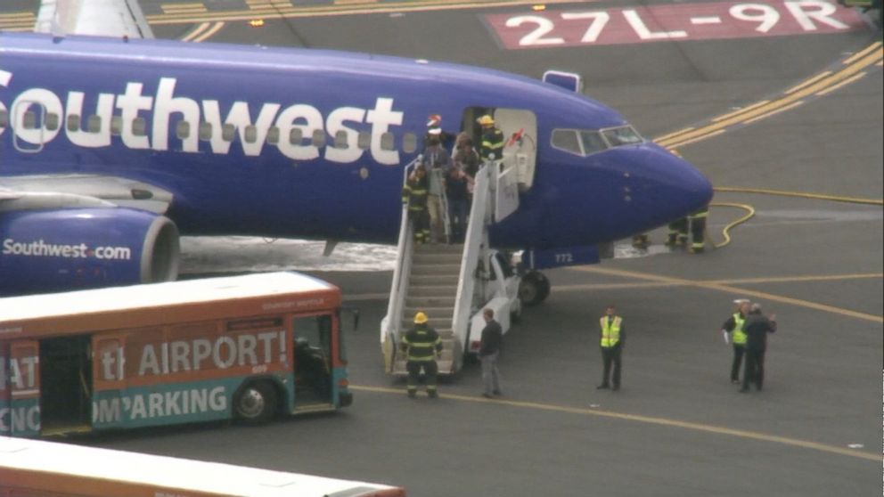 Plane Makes Emergency Landing In Philadelphia Video - ABC News