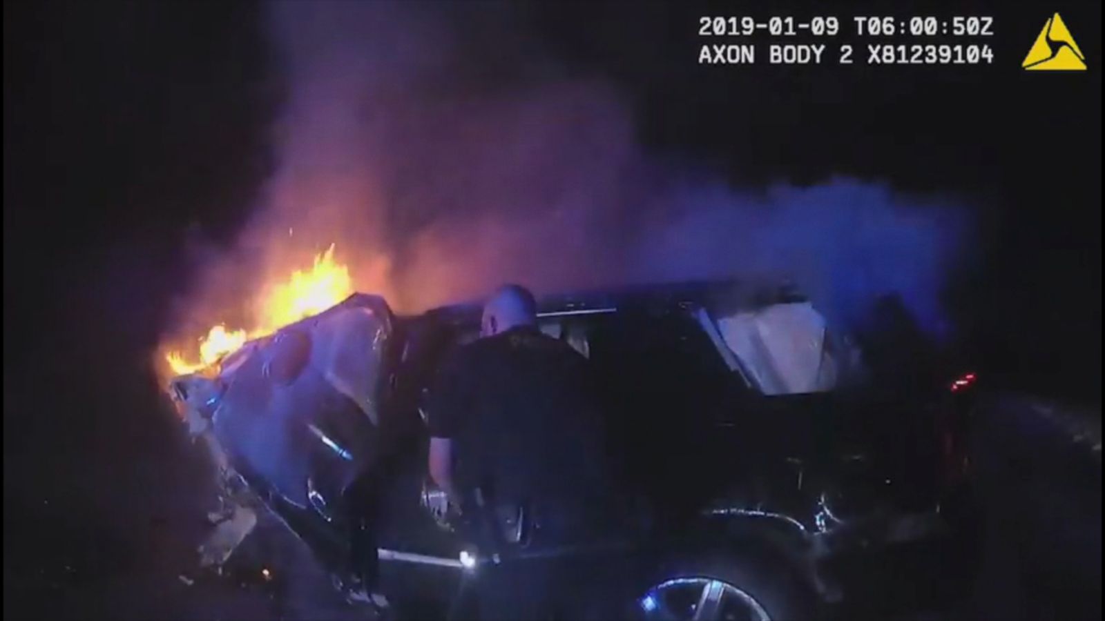 Dramatic Bodycam Footage Shows Police Pulling Man From Burning Car Good Morning America 3580