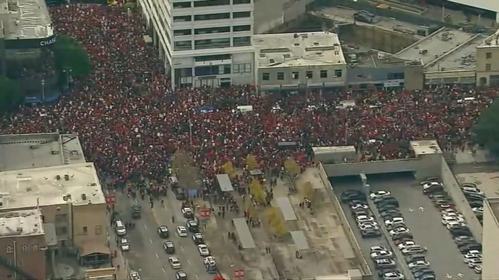 Video Los Angeles public school teachers to stay on picket lines as ...