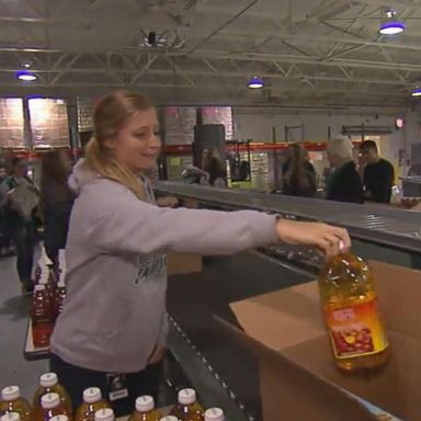 VIDEO: Philadelphia organization gives food to federal workers 