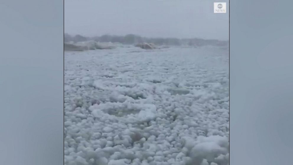   VIDEO: A layer of ice covers Lake Michigan and the nearby St. Joseph River, while extreme cold and extreme cold threaten the Midwest. 