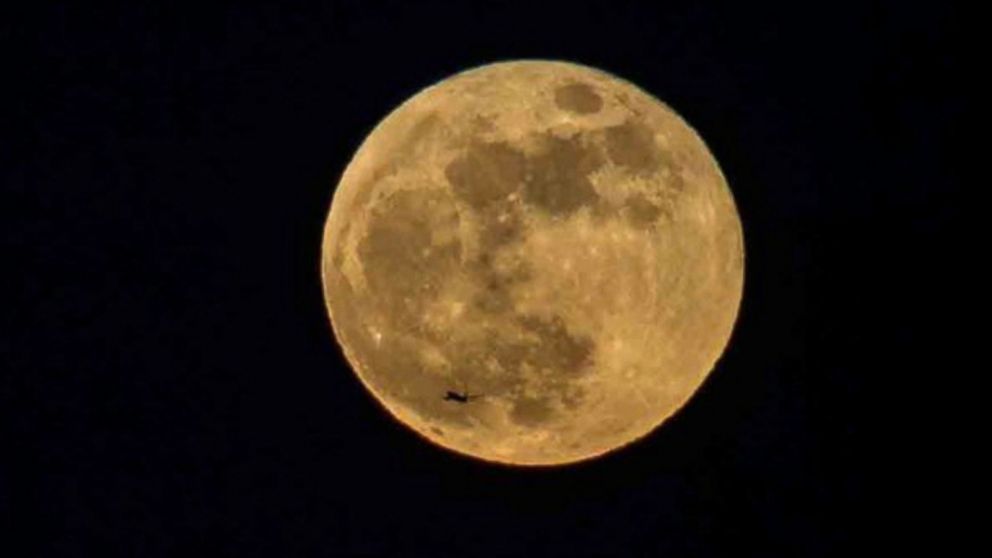 Video Super worm moon to rise on first day of spring ABC News