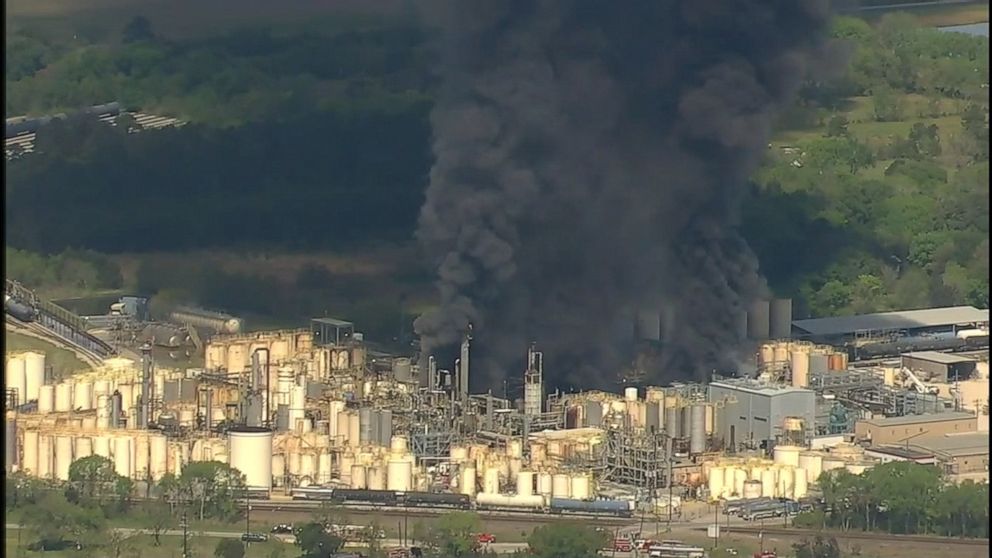 Massive explosion at Texas chemical plant kills 1 person, injures
