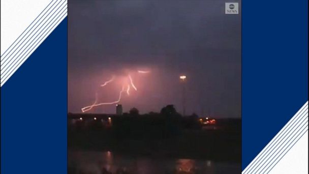 Video Intense lightning storm lights up Houston skies - ABC News