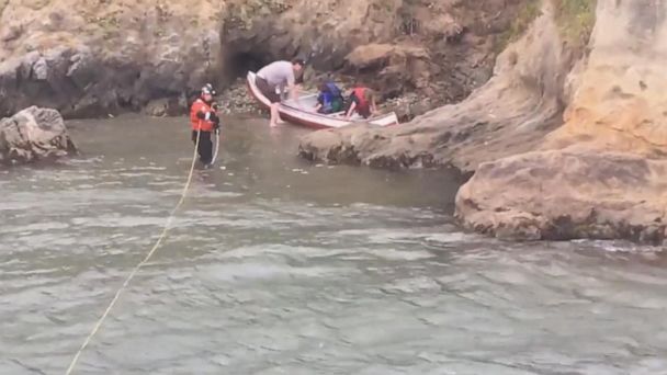 Video Coast Guard Rescues Stranded Man And 3 Children - ABC News