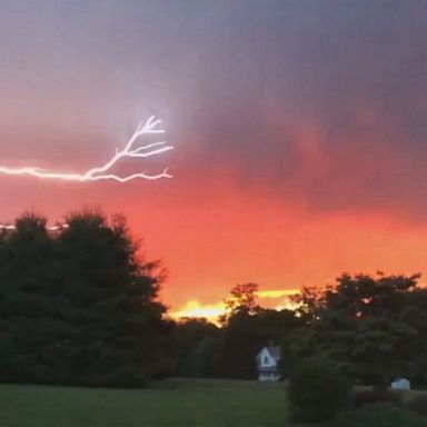 VIDEO: Lightning strikes against beautiful sunset