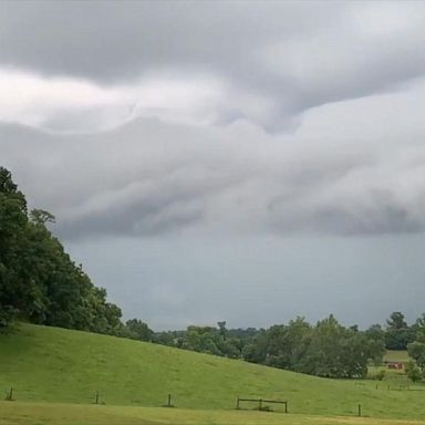 VIDEO: Mesmerizing shelf clouds roll over eastern Virginia