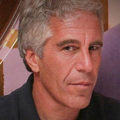 VIDEO: Agents raid Jeffrey Epstein's NY mansion, find hundreds of nude photos