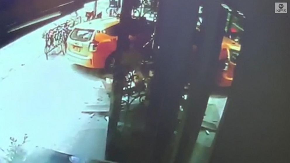 Nyc Taxi Crashes Into Manhattan Restaurant Video Abc News