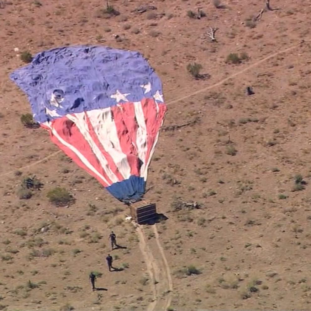 hot air balloon couple