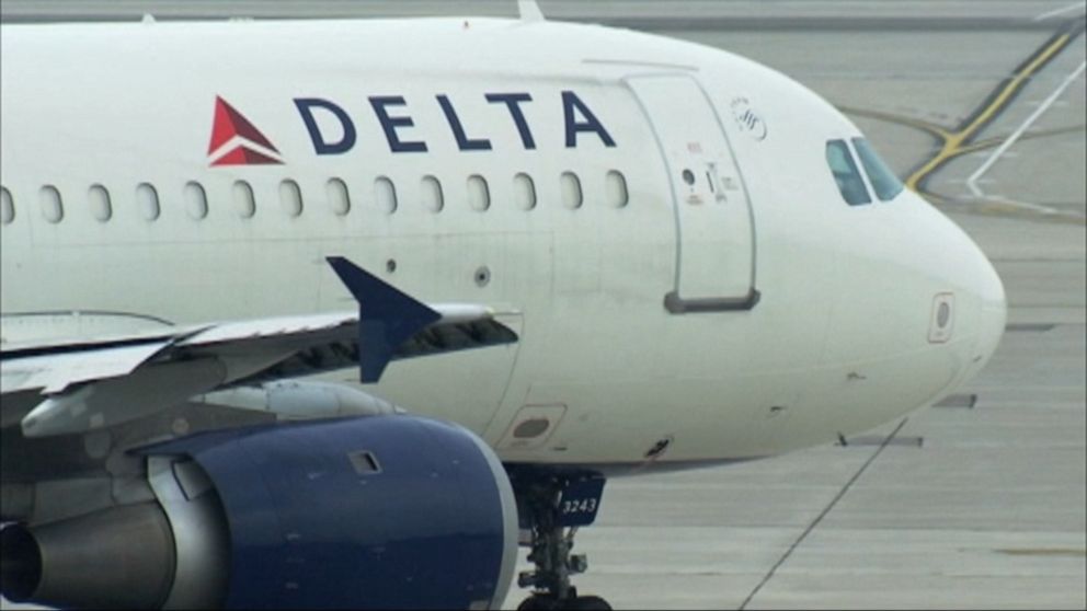 video-delta-baggage-handler-arrested-for-alleged-250-000-theft-abc-news