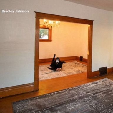 PHOTO: A Century 21 associate broker listed one of his properties on Zillow with photos of a person wearing a "Scream" mask.