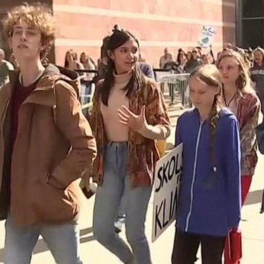 VIDEO: Greta Thunberg joins thousands at Iowa City climate rally 