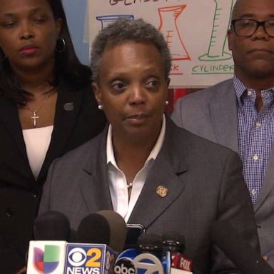 Chicago mayor urges teachers to return to classrooms amid ongoing strike