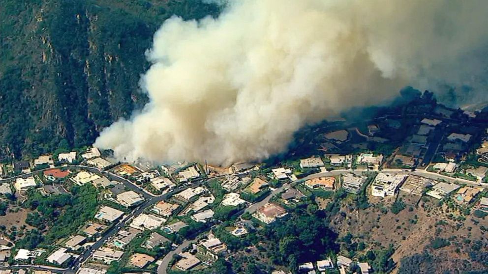 Fast-moving Wildfires Destroy Southern California Homes | GMA