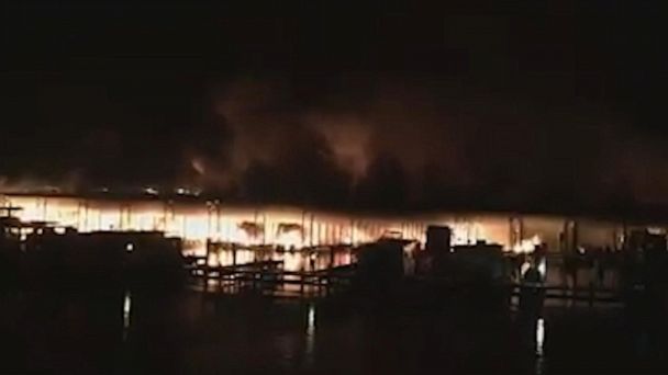 Video Massive fire engulfs Alabama boat dock - ABC News