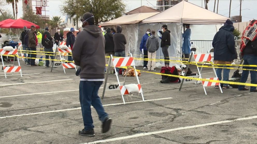 Las Vegas homeless placed in outdoor parking lot as 'temporary shelter' -  ABC News