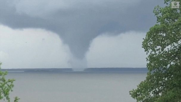 Video Massive waterspout spotted over Texas reservoir - ABC News