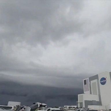 Timelapse shows dark shelf cloud over Kennedy Space Center