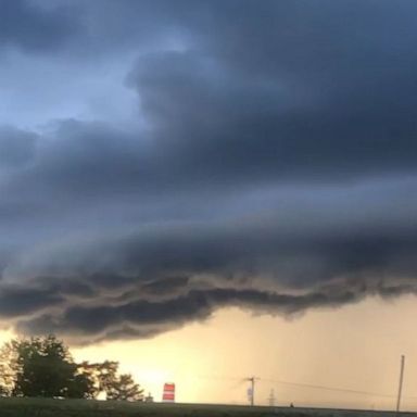 VIDEO: Shelf cloud rolls over Wisconsin