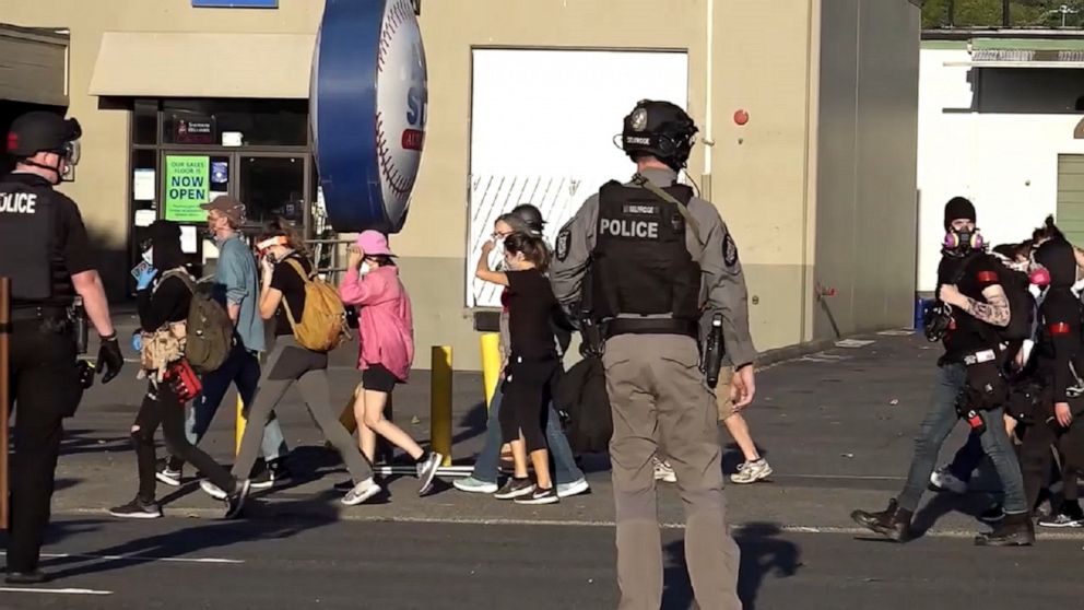 Video Protesters And Police Clash In Seattle - ABC News