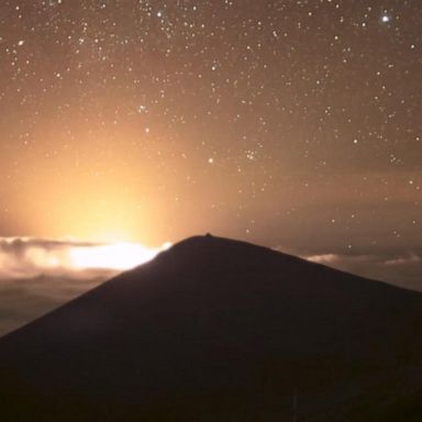 VIDEO: Kilauea volcano lights up sky over Hawaii