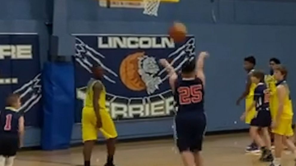Video Student With Down Syndrome Makes Amazing Final Shot Of Basketball Game Abc News