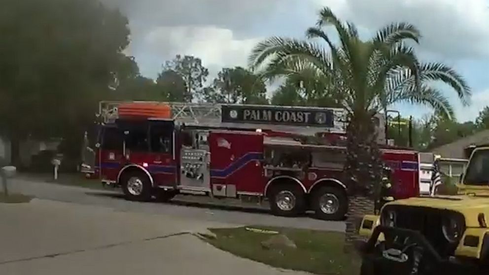 Video Deputy rescues dog from burning house - ABC News