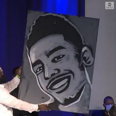 Houston speed artist Ange Hillz painted a portrait of Daunte Wright during the funeral service.