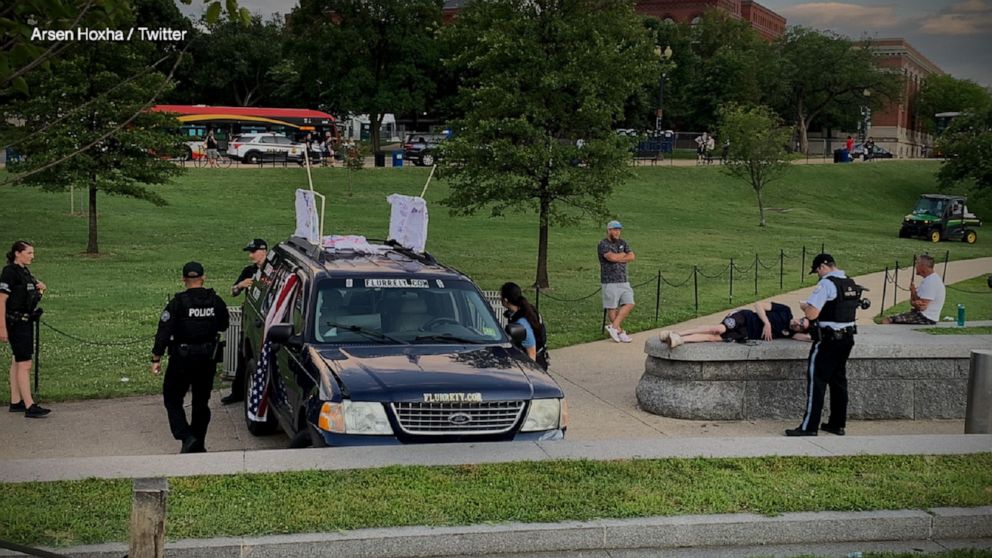 Car crashes into Washington Monument barrier Video ABC News