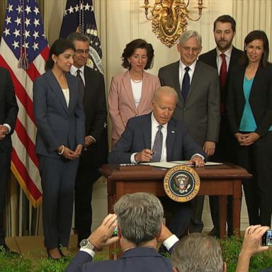 VIDEO: Biden signs executive order, speaks with Putin on the phone