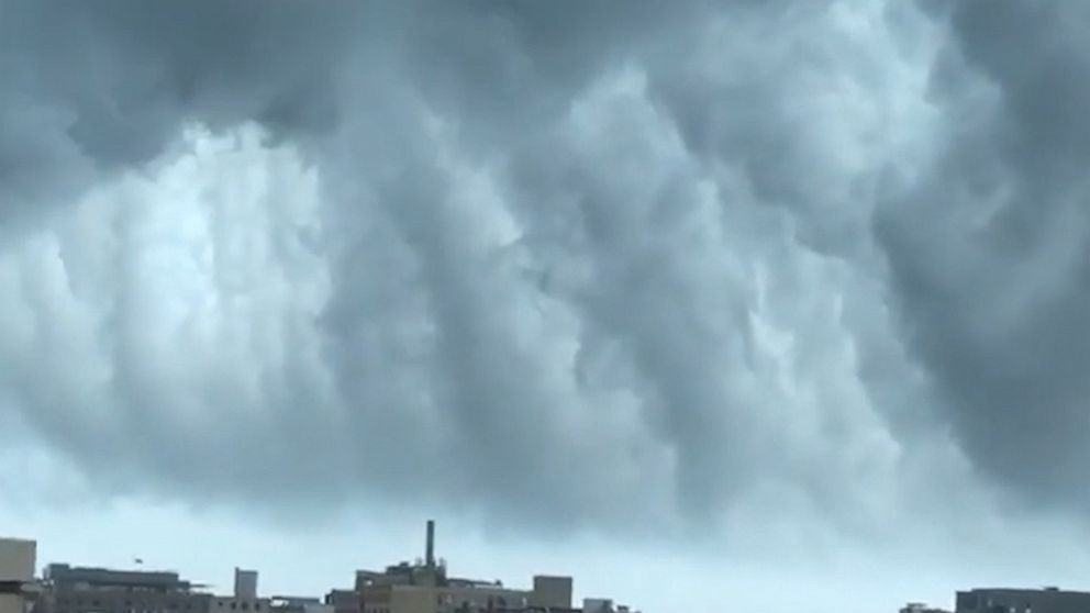 Video Clouds loom over Milwaukee amid thunderstorms - ABC News