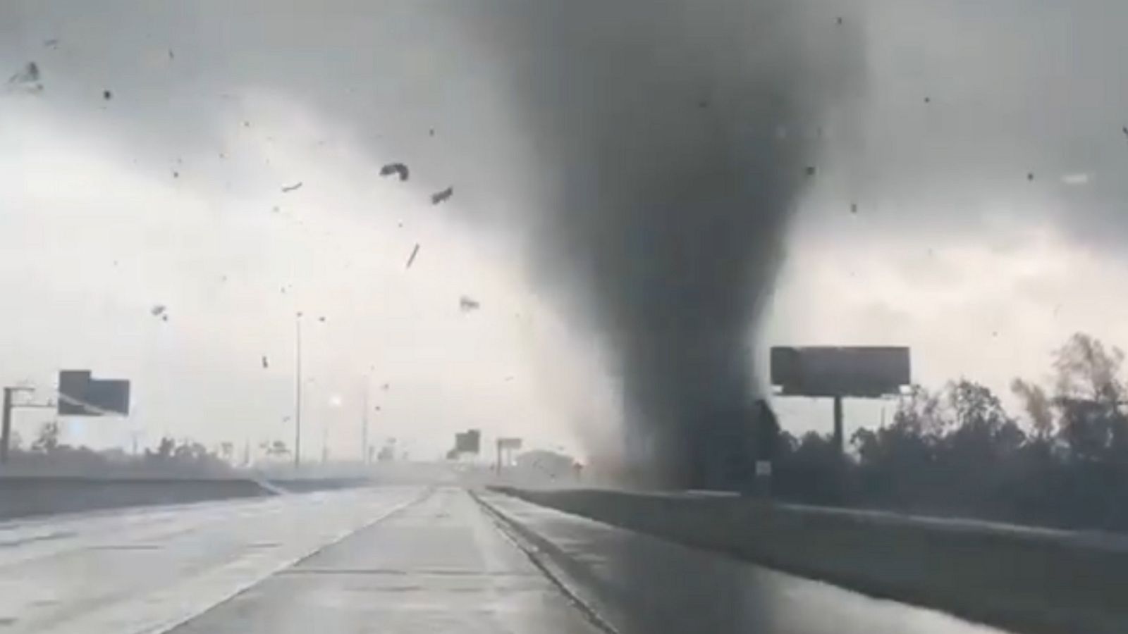 Tornado crosses interstate in Orange, Texas Good Morning America