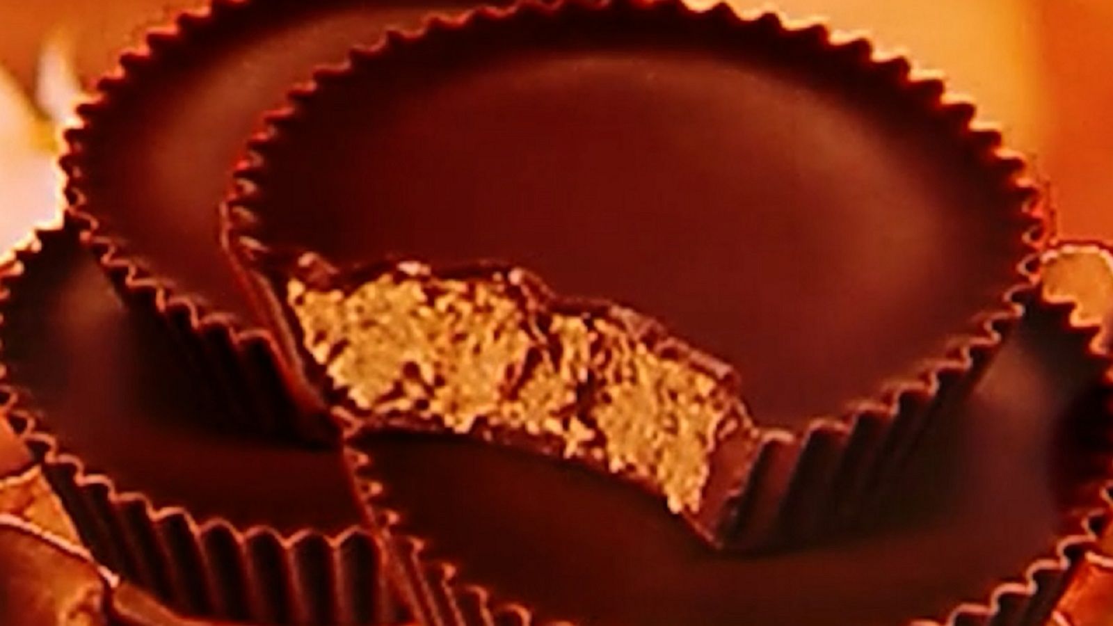 Reeses Debuts Giant Peanut Butter Cup Good Morning America 0731