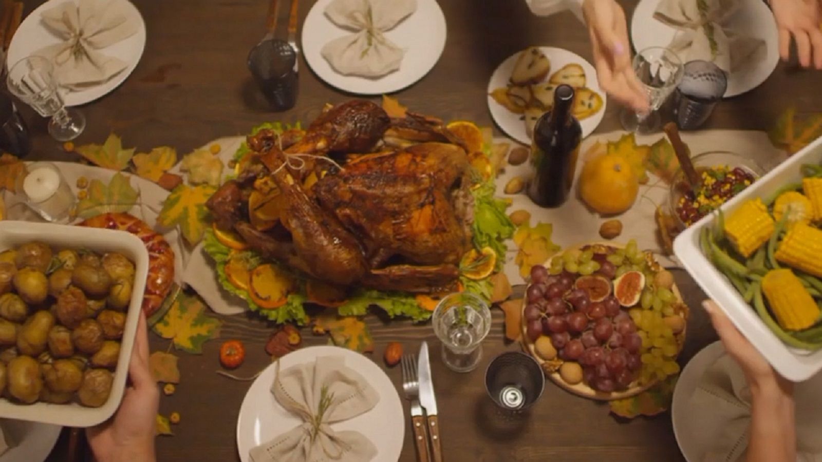 Thanksgiving table people praying