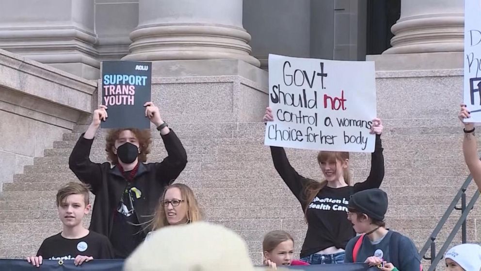 Oklahoma governor signs bill to make abortion illegal