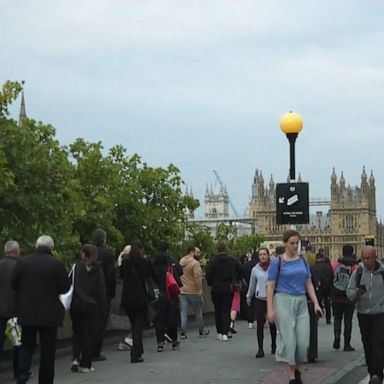 VIDEO: ABC News Live: Thousands line up to pay respects to Queen Elizabeth II